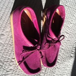 SUPER RARE!! Clark’s Wallabees plum/fuscia